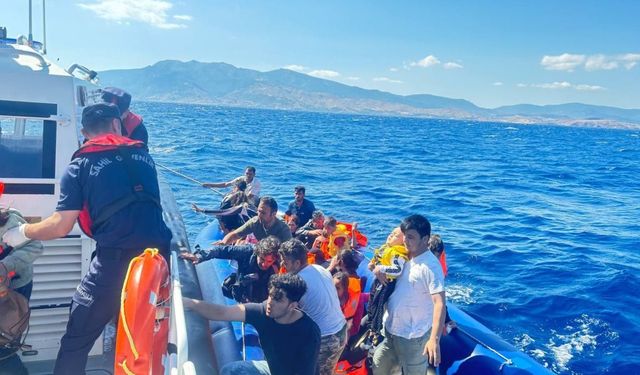 Çanakkale Ayvacık açıklarında 42 düzensiz göçmen kurtarıldı