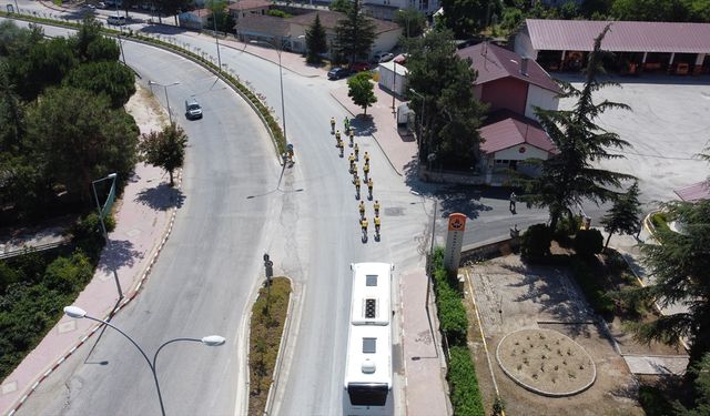 Çölyak farkındalığı için Kocaeli'den Ankara'ya pedal çeviren bisikletliler Bilecik'e ulaştı