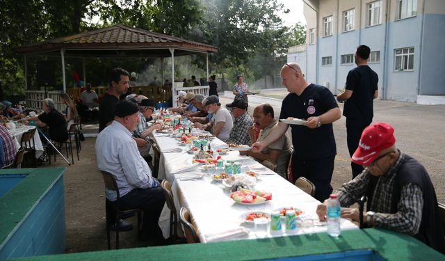 Edirne Huzurevinde "Babalar Günü" ve "Kurban Bayramı" dolayısıyla program düzenlendi