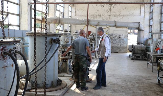 Edirne Tarım ve Orman Müdürü Bayazıt su seviyesi düşen Tunca'da incelemede bulundu