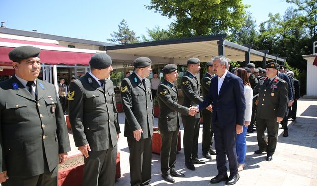 Edirne Valisi Sezer, bayram ziyaretleri gerçekleştirdi