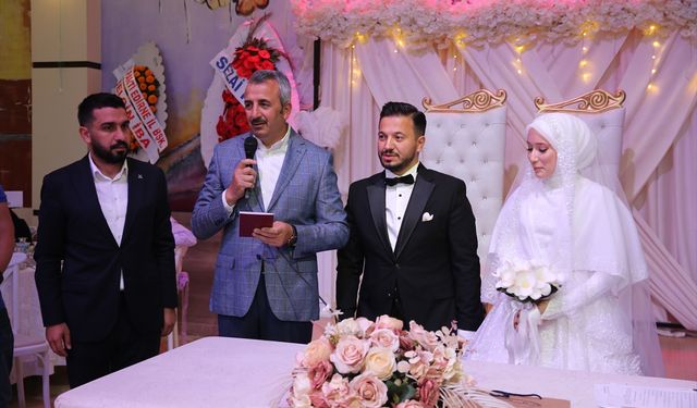 Edirne Valisi Yunus Sezer, nikah şahidi oldu