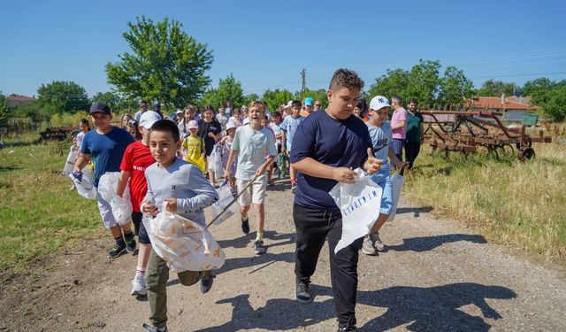 Edirne'de çocuklar bayram öncesi "şeker toplama" geleneğini sürdürüyor