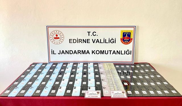 Edirne'de gümrük kaçağı 150 cep telefonu ele geçirildi