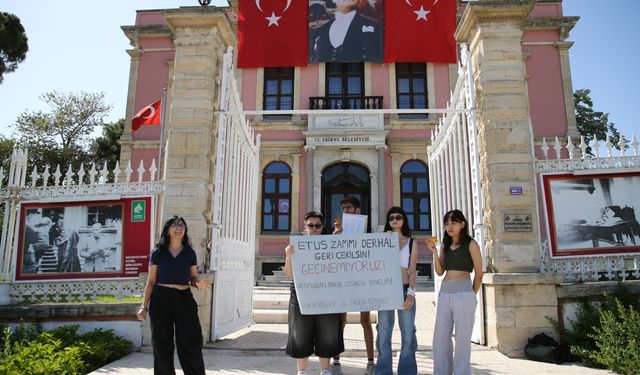 Edirne'de üniversite öğrencileri ulaşım zammını protesto etti