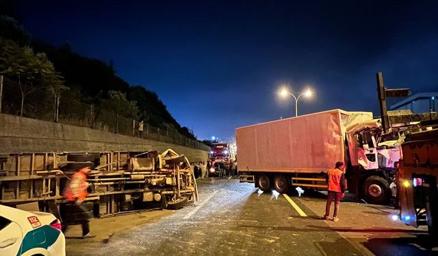 GÜNCELLEME - Anadolu Otoyolu'nun Kocaeli kesimindeki trafik kazasında 4 kişi yaralandı