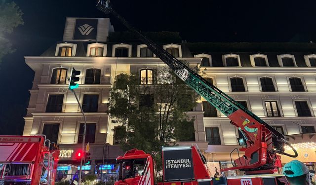 GÜNCELLEME - Kadıköy'de otelde çıkan yangın söndürüldü