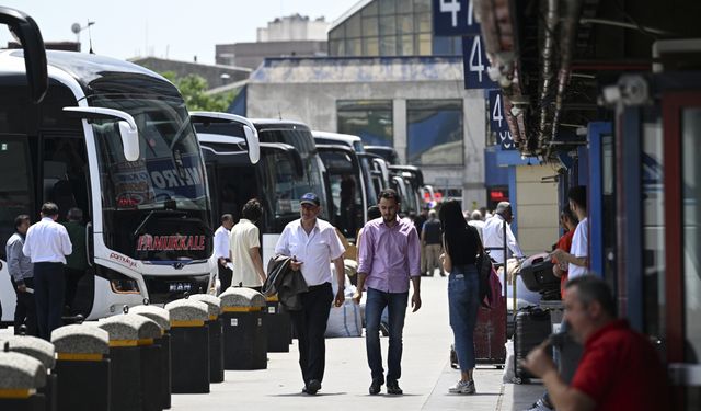 İstanbul'da bayram öncesi otobüs biletleri tükendi, ek seferler konuldu