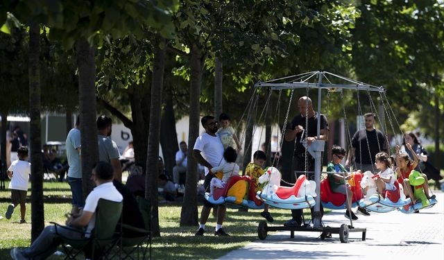 İstanbul'da vatandaşlar hafta sonu sahil ve parkları tercih etti