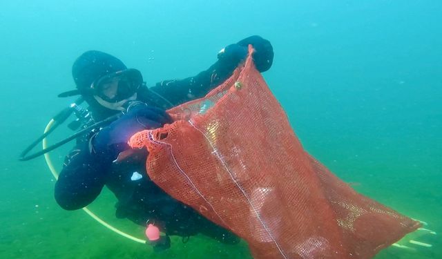 İzmit Körfezi'nde deniz dibi temizliği yapıldı