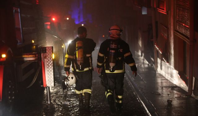 Kırklareli'nde iki binanın çatılarındaki yangın kontrol altına alındı
