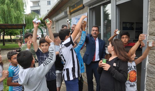Kırklareli'nde mahalle muhtarı çocuklara karne hediyesi olarak "yoğurt" dağıttı