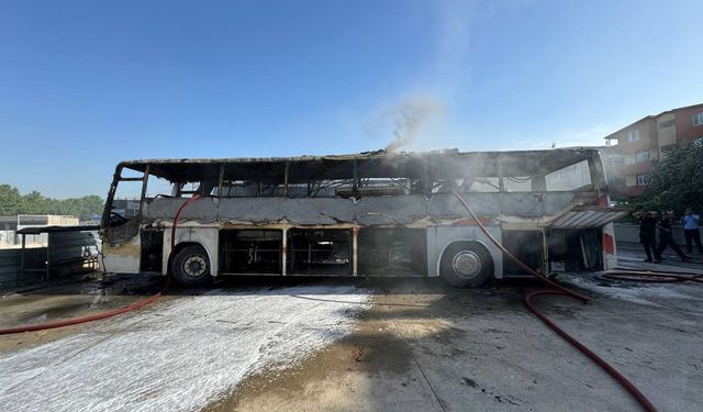 Kocaeli'de çıkan yangında 3 otobüs kullanılamaz hale geldi