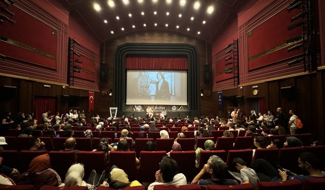 Türkan Şoray Bursa'da Kültür Yolu Festivali'nde sevenleriyle buluştu