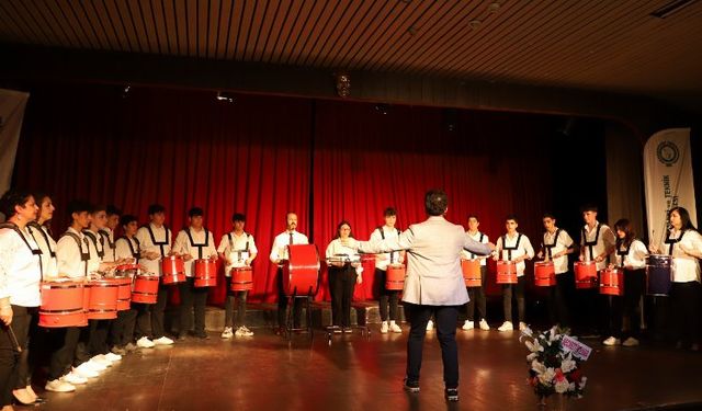 Bursa Tophane MTAL öğrencilerinden el yapımı enstrümanlarla konser