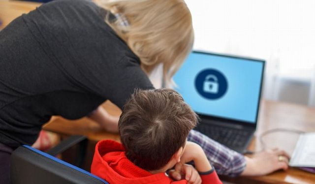 Çocuklarınızı internette yalnız bırakmayın