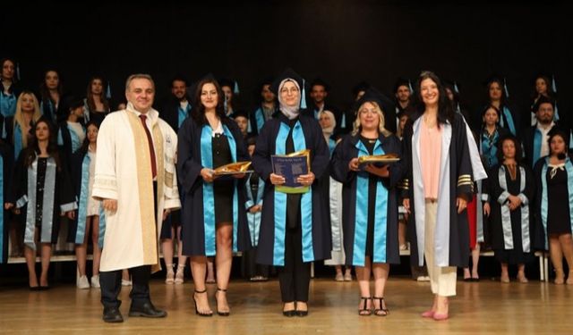 ERÜ Güzel Sanatlar Fakültesi’nde mezuniyet sevinci