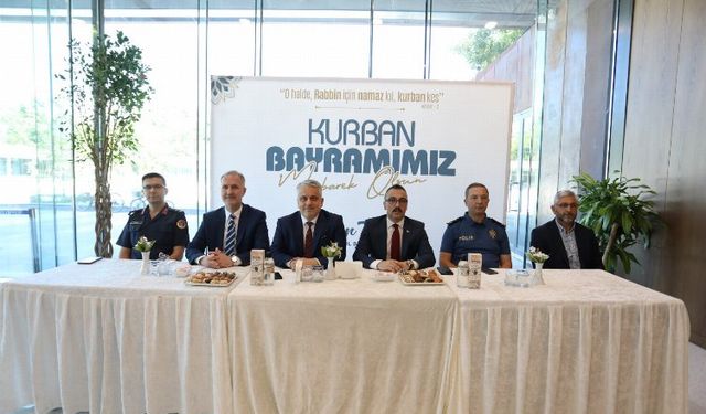 İnegöl'de vatandaşlar ve protokol bayramlaşma programında buluştu