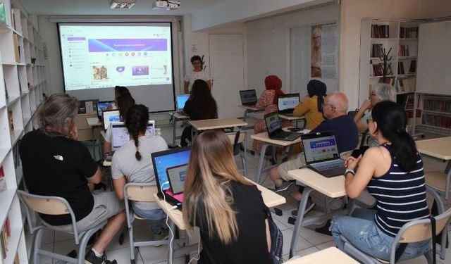İzmir Çiğli'de kadınlara dijital okuryazarlık desteği