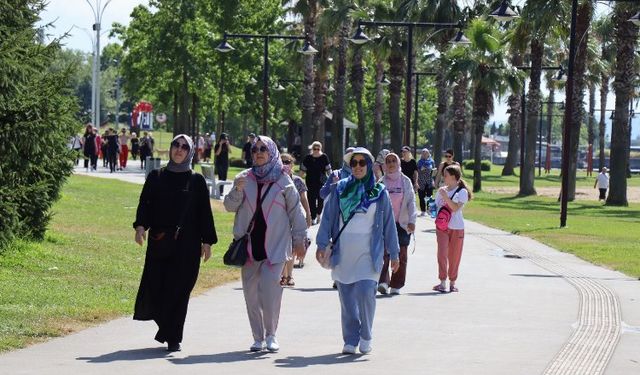 İzmit'te Sağlıklı Yaşam Yürüyüşlerine kadınlardan yoğun ilgi