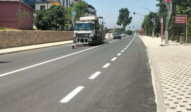 Kocaeli'de Kartepe İzmit Caddesine yol çizgisi