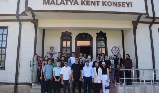 Malatya Kent Konseyi'ne öğrencilerden ziyaret