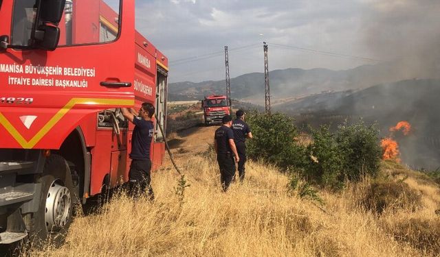 Manisa Turgutlu'daki yangın kontrol altında