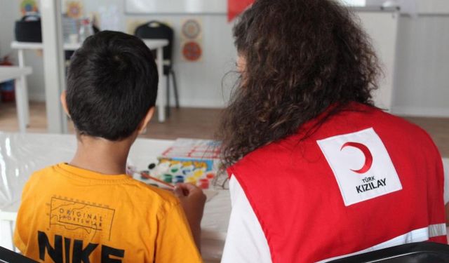 Türk Kızılay'dan afet bölgesinde 532 çocuğa yetim desteği