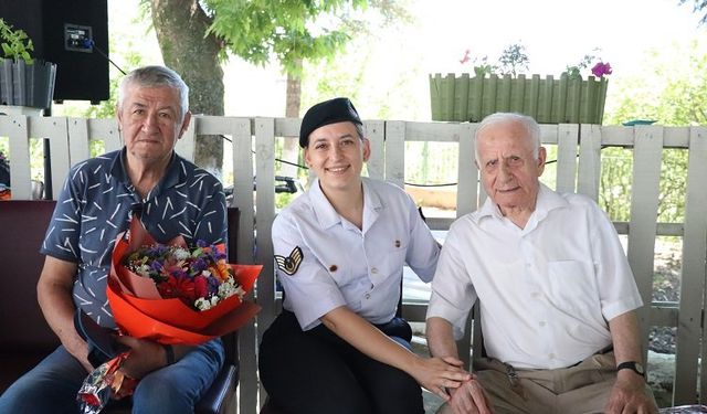Uzunköprü'de jandarmadan 101 yaşındaki Şaban Atay’a ziyaret