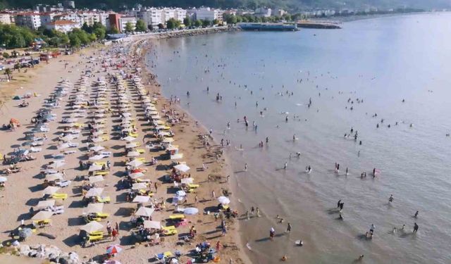 22 bin nüfuslu ilçeye bayram tatili akını: Hem denizin hem de doğanın tadını çıkardılar