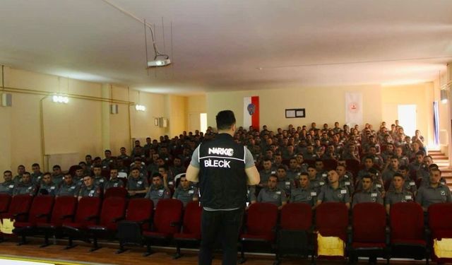 250 polis adayı uyuşturucuyla mücadelede bilgilendirildi