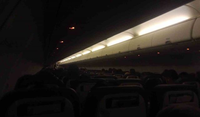 3 saat rötarlı kalkan uçakta türbülans paniği: Korku dolu anlar kamerada