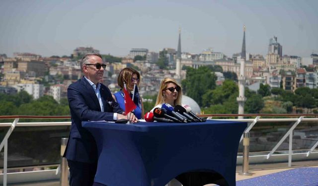 333 metre uzunluğundaki dev kruvaziyer gemi İstanbul’a demir attı