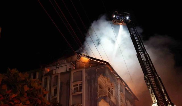 5 katlı apartmanda çıkan yangın panik oluşturdu