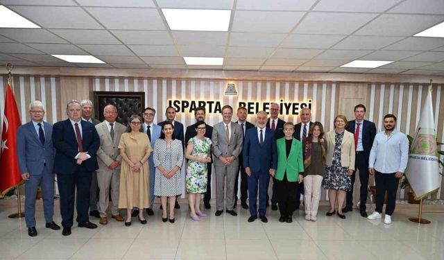 AB büyükelçileri Isparta’da Başkan Başdeğirmen ile bir araya geldi