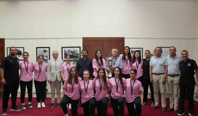 ABBSK U16 Kız Basketbol Takımı kupayı Zeydan Karalar’a getirdi