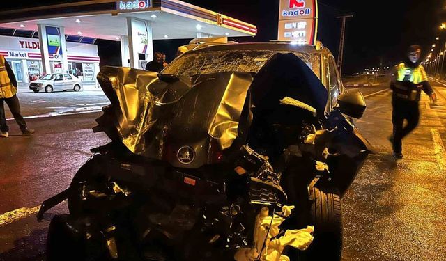 Ağrı’da otomobil ile traktör çarpıştı: 7 yaralı