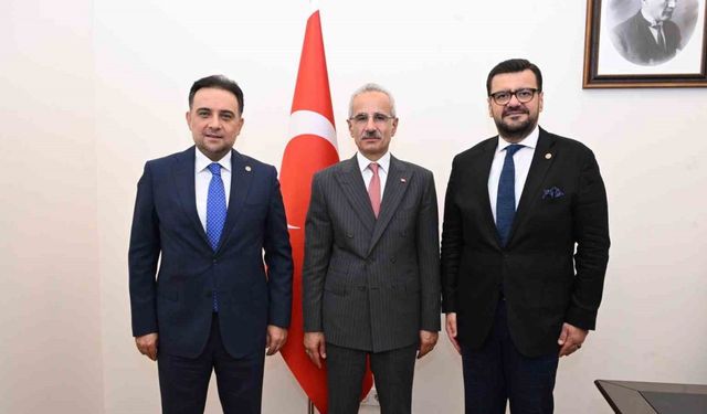 AK Partili vekiller Manisa’nın ulaştırma projelerini Bakan Uraloğlu ile görüştü