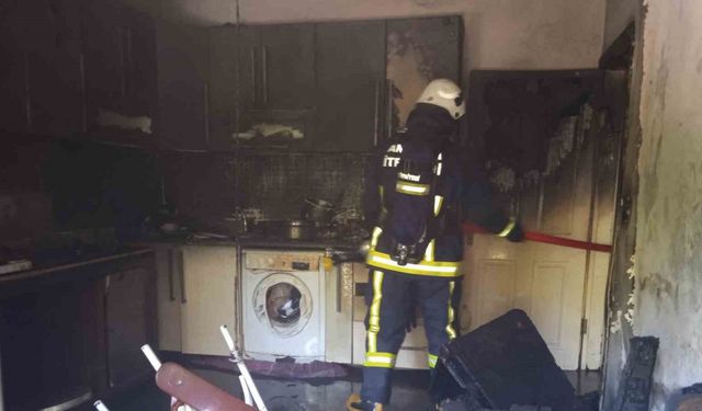 Alanya’da 7 katlı binanın zemininde çıkan yangın evi kül etti