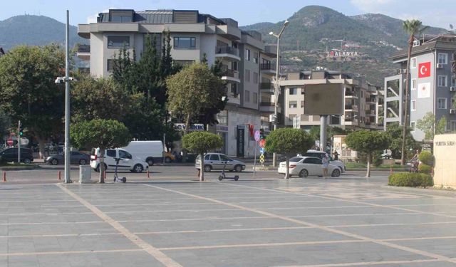 Alanya’da sıcaklık araç termometresinde 50 dereceye ulaştı