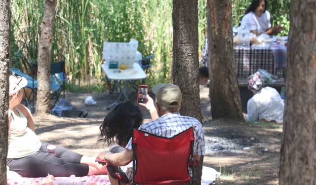 Ankara boşaldı, kalanlar piknik alanlarına kaçtı