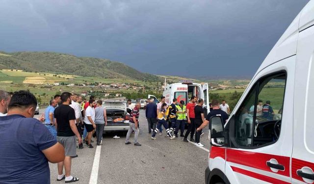 Ankara’da 3 araç birbirine girdi: 10 kişi yaralandı