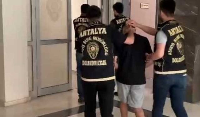 Antalya’da kendisini üst düzey emniyet yetkilisi olarak tanıtıp dolandırıcılık yapan 2 şahıs tutuklandı