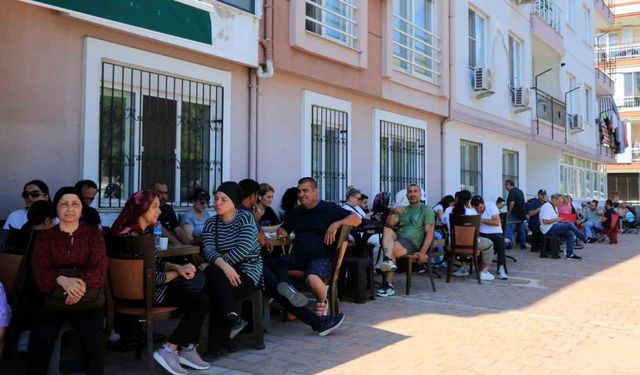 Antalya’da LGS’de öğrenciler içeride veliler dışarda ter döktü