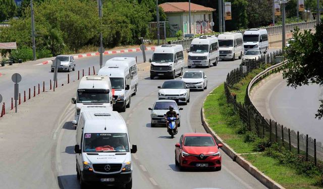 Antalya’da servisçiler korsana isyan etti