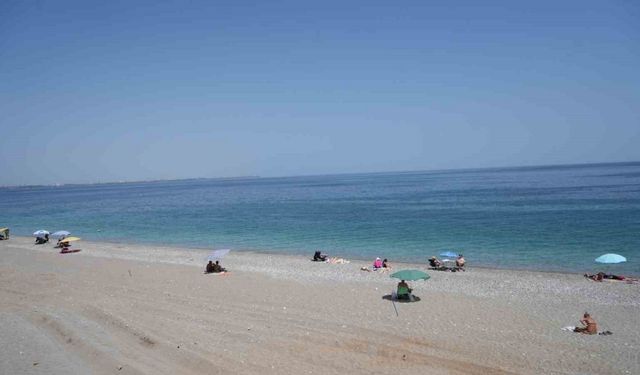 Antalya’da termometreler 46 dereceyi gösterdi, sahiller boşaldı