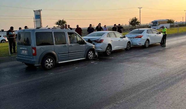 Antalya’da zincirleme kaza: 3 yaralı