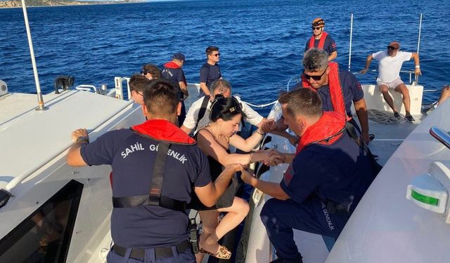 Ayvacık’taki yangında mahsur kalan 99 kişi Sahil Güvenlik ekiplerince kurtarıldı