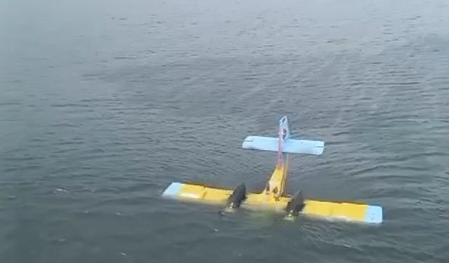 Bafa Gölü’ne sert iniş yapan uçaktaki ikisi pilot üç personel sağ olarak kurtarıldı