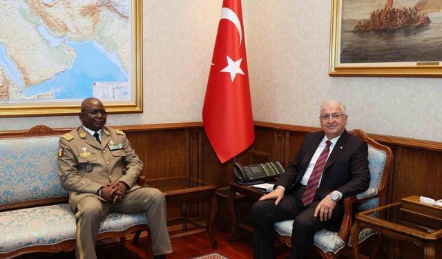 Bakan Güler, Mali Kara Kuvvetleri Komutanı Samake’yi kabul etti